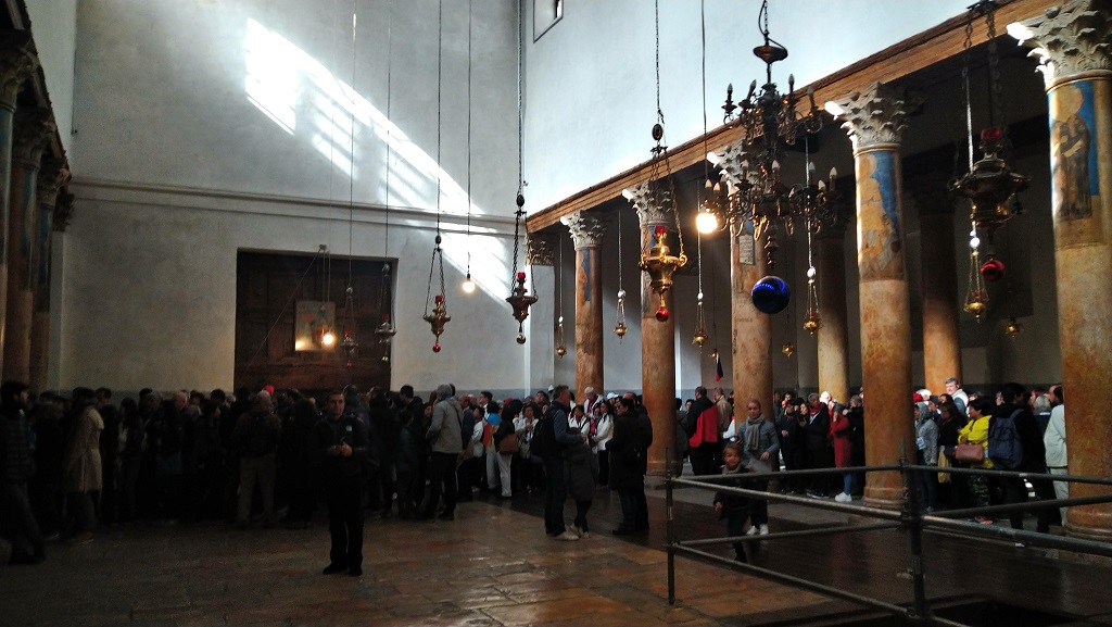 line up in nativity church