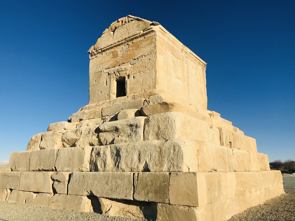 tomb of cyrus_day